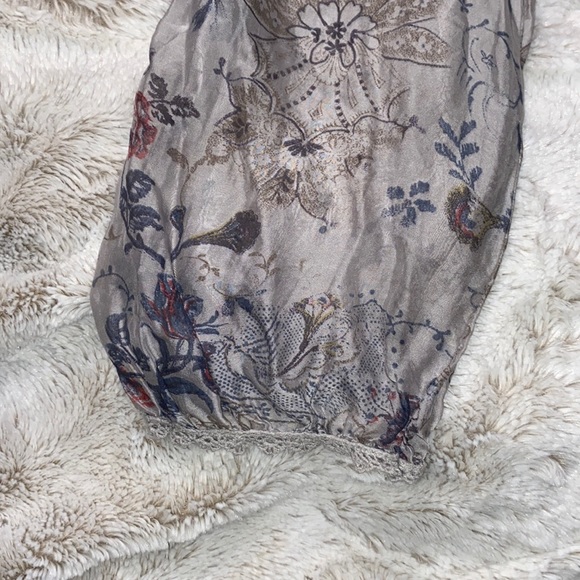 Carina Ricci  Silk blend  floral  Blouse made in Italy size Small - Picture 6 of 8